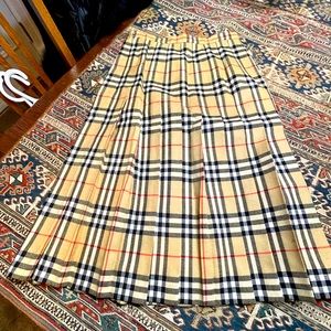 Authentic vintage Burberry pleated skirt